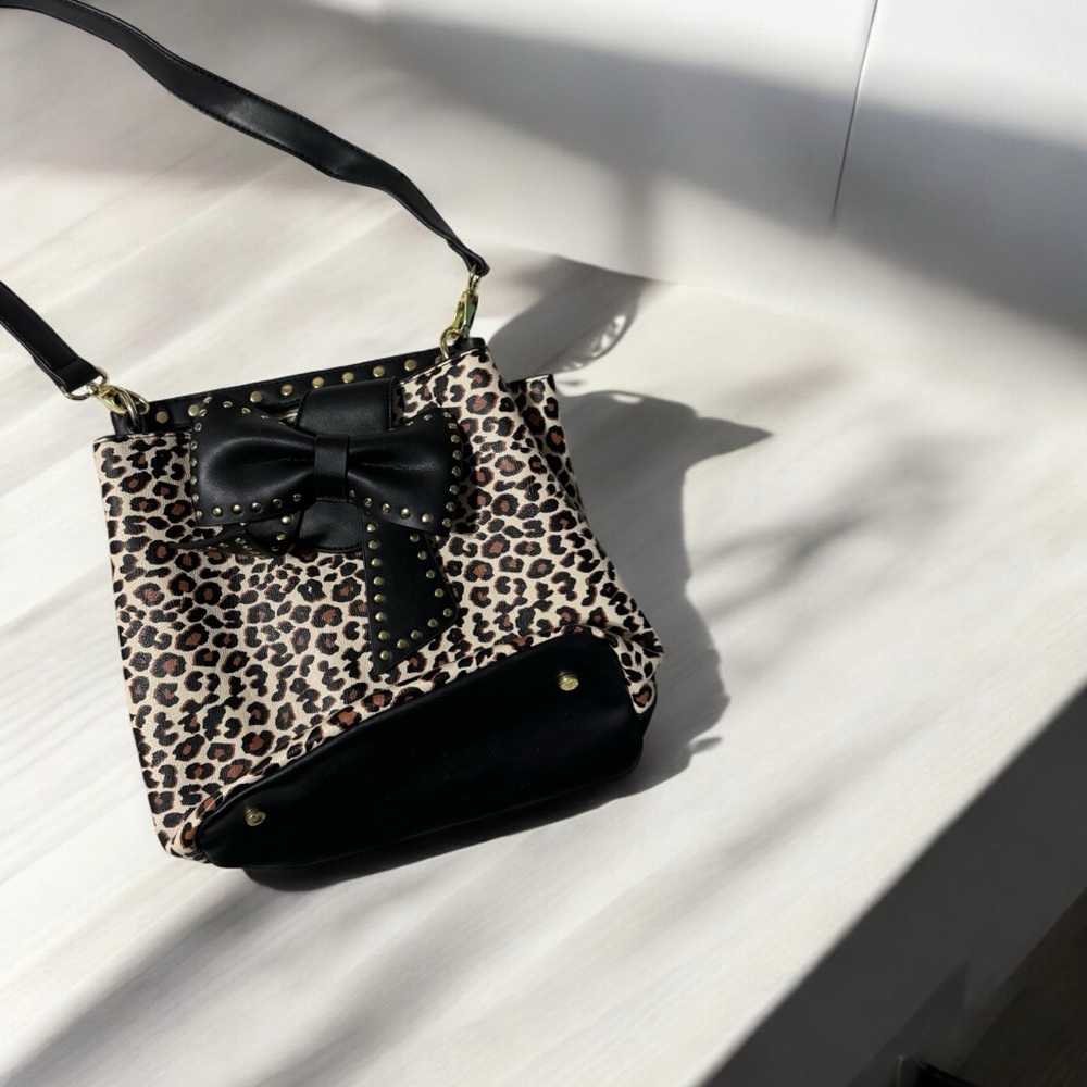 Betsy Johnson leopard print bucket bag